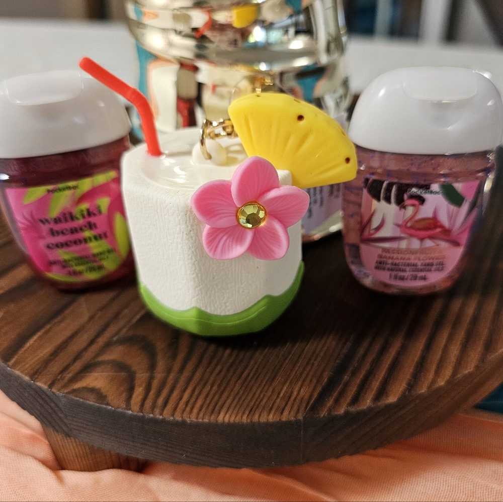 Bath & Body Works COCONUT DRINK Pocketbac Holder wit 2 Refills NEW